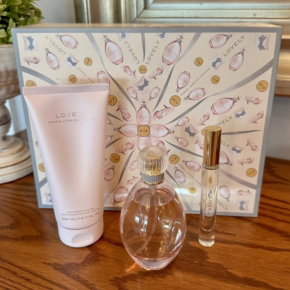 Lovely Sarah Jessica Parker Fragrance Set in Gift Box Set of Three - Picture 1 of 5